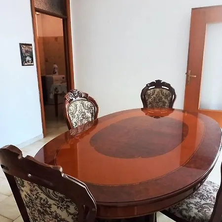 77 - Iun R4800 Apartment